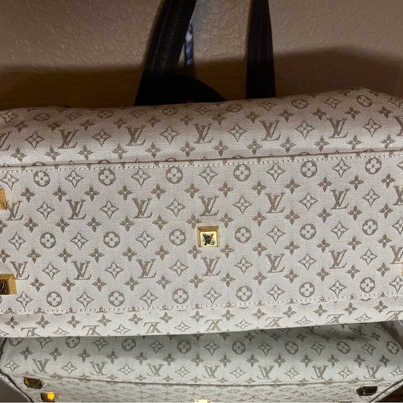 Louis Vuitton Olive Monogram Mini Lin
Josephine GM Boston bag - Picture 5 of 16